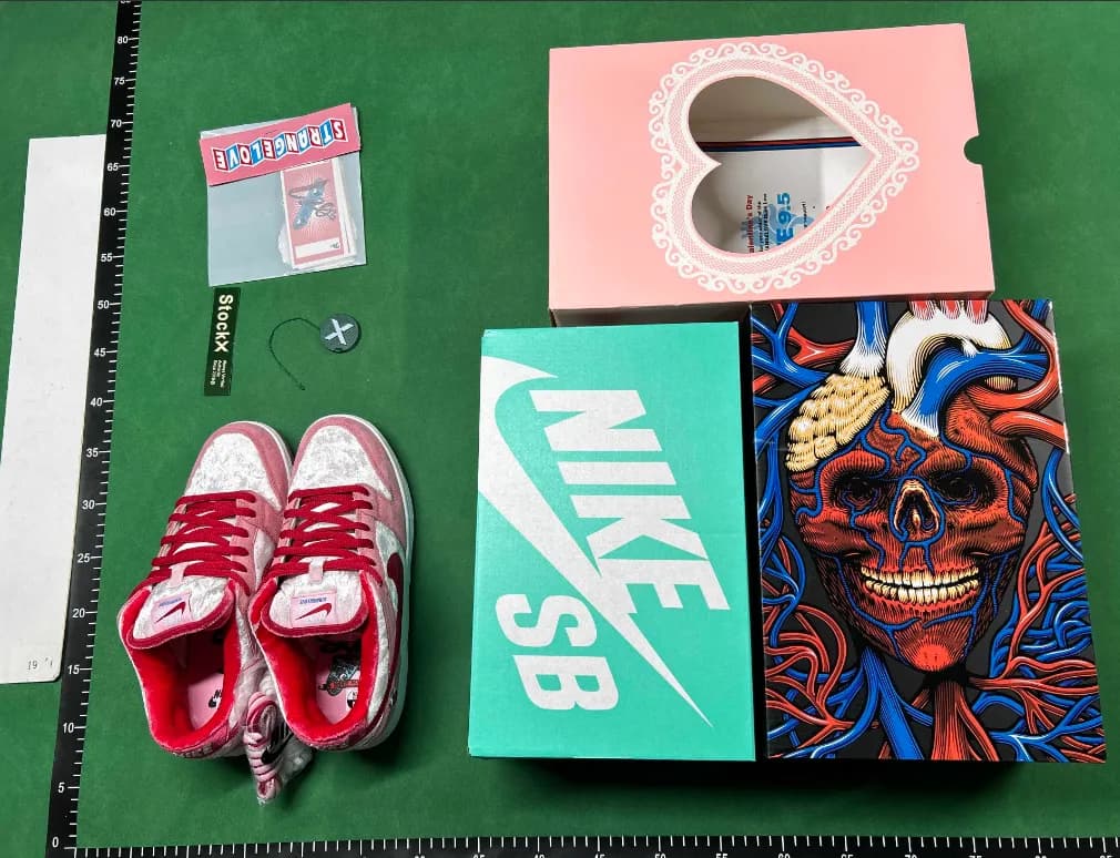Nike SB Dunk Low StrangeLove Skateboards - Image 2