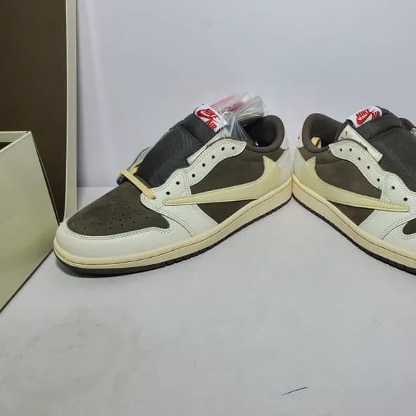 Travis Scott x Air Jordan 1  Low OG Reverse Mocha - Image 3