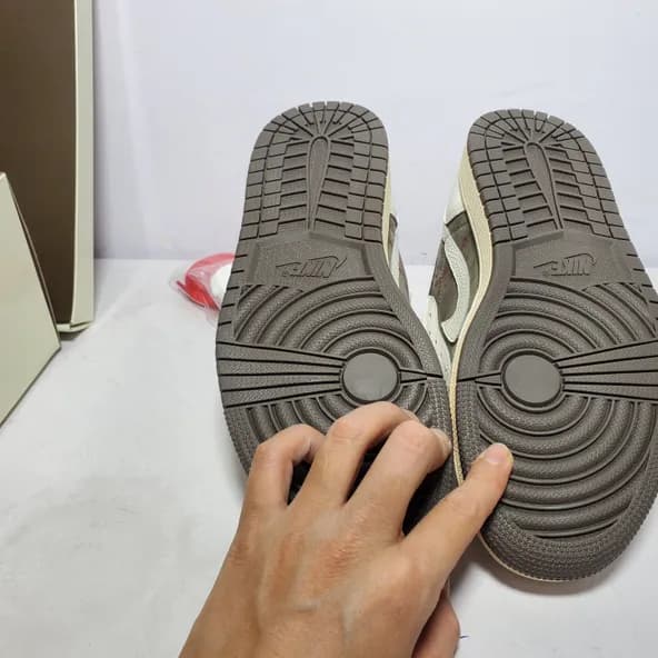 Travis Scott x Air Jordan 1  Low OG Reverse Mocha - Image 4