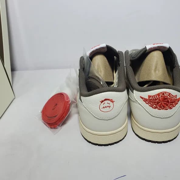 Travis Scott x Air Jordan 1  Low OG Reverse Mocha - Image 6
