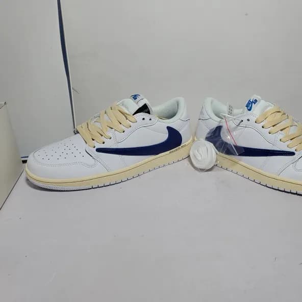 Travis Scott x Air Jordan 1  Low White Blue - Image 4