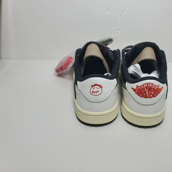Travis Scott x Air Jordan 1  Low OG Olive - Image 3