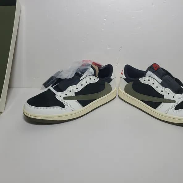 Travis Scott x Air Jordan 1  Low OG Olive - Image 4