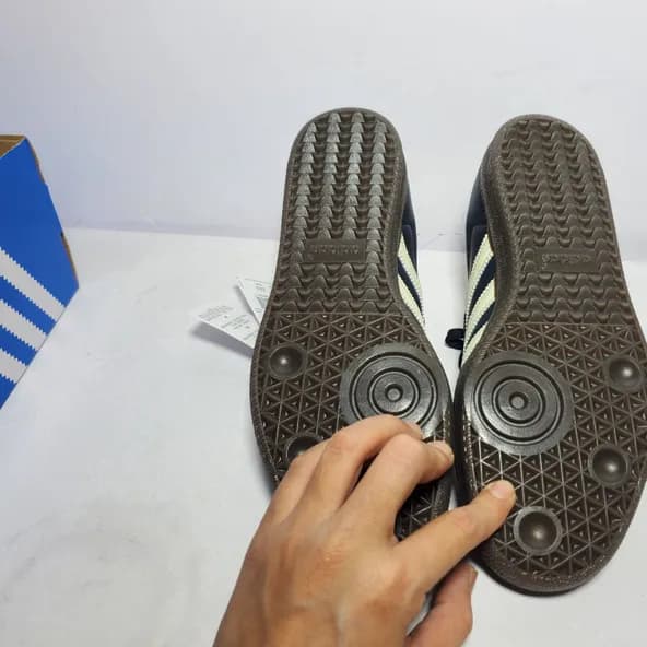 Adidas Samba OG Night  Navy Gum - Image 4