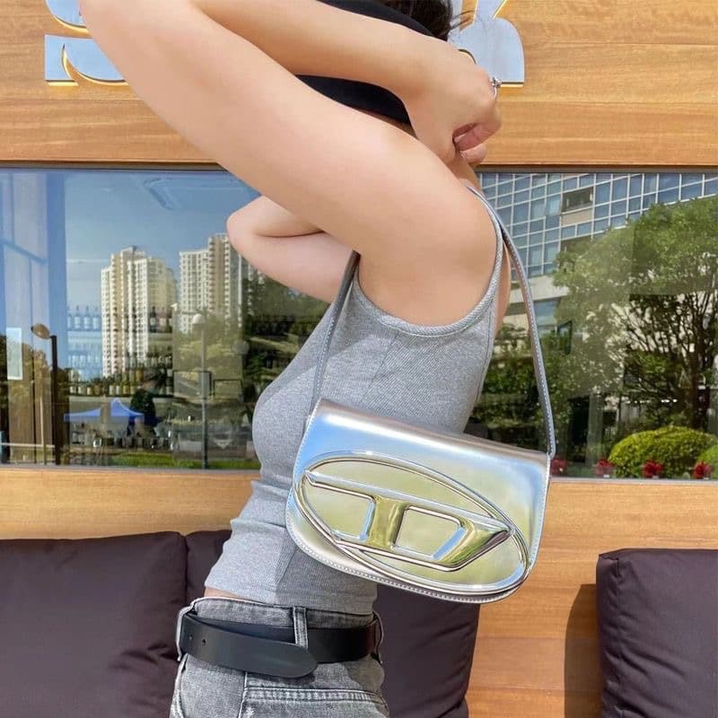小众设计2023新品单肩斜挎腋下叮当包时尚手提名媛小方包女