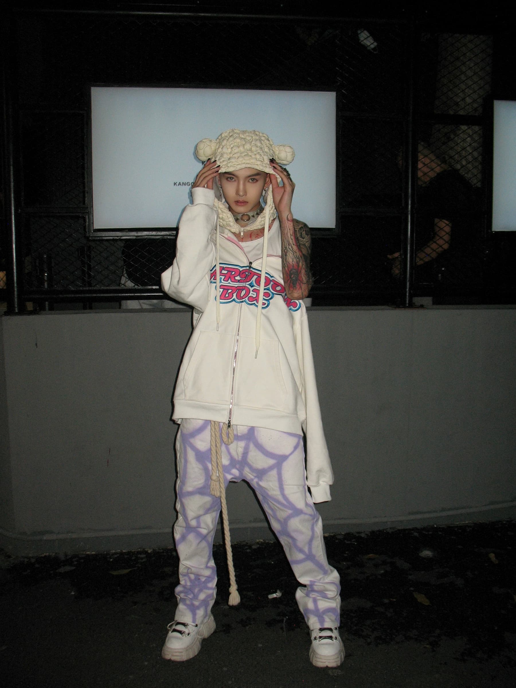 【wu! 伍称所】Original spray-painted purple spider dark ripped micro-flared casual pants men's and women's jeans