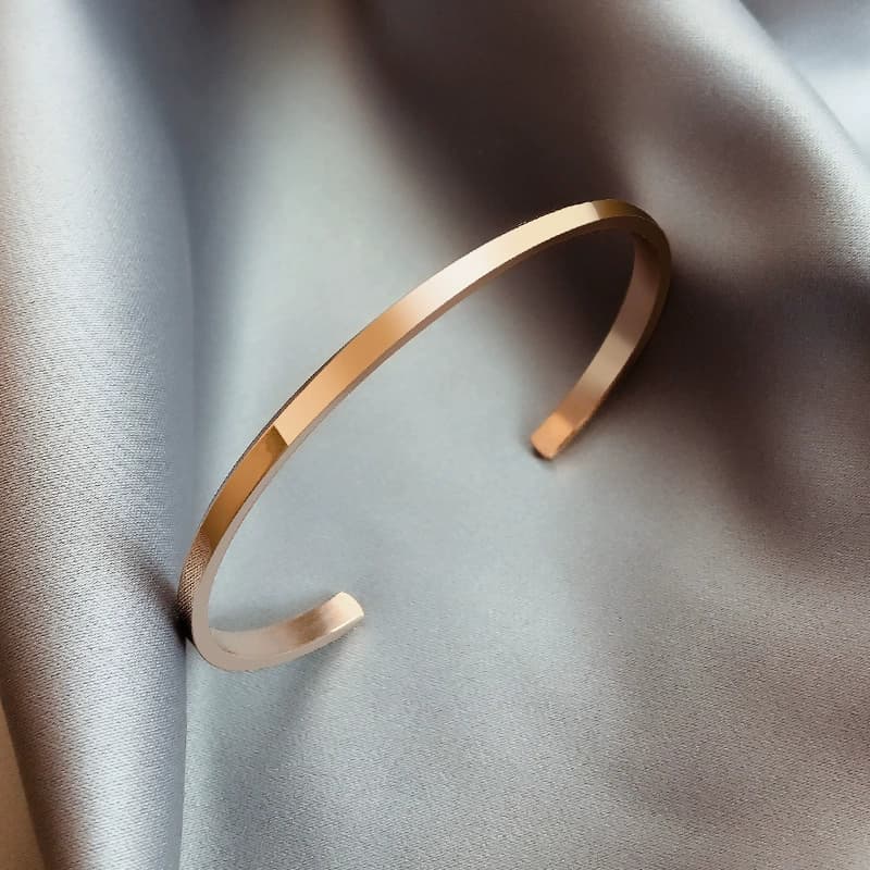 Simple titanium steel bracelet for men and women couples hand jewelry Internet celebrity light luxury young style ins trend temperament all-match cold style - OrientDig Spreadsheet