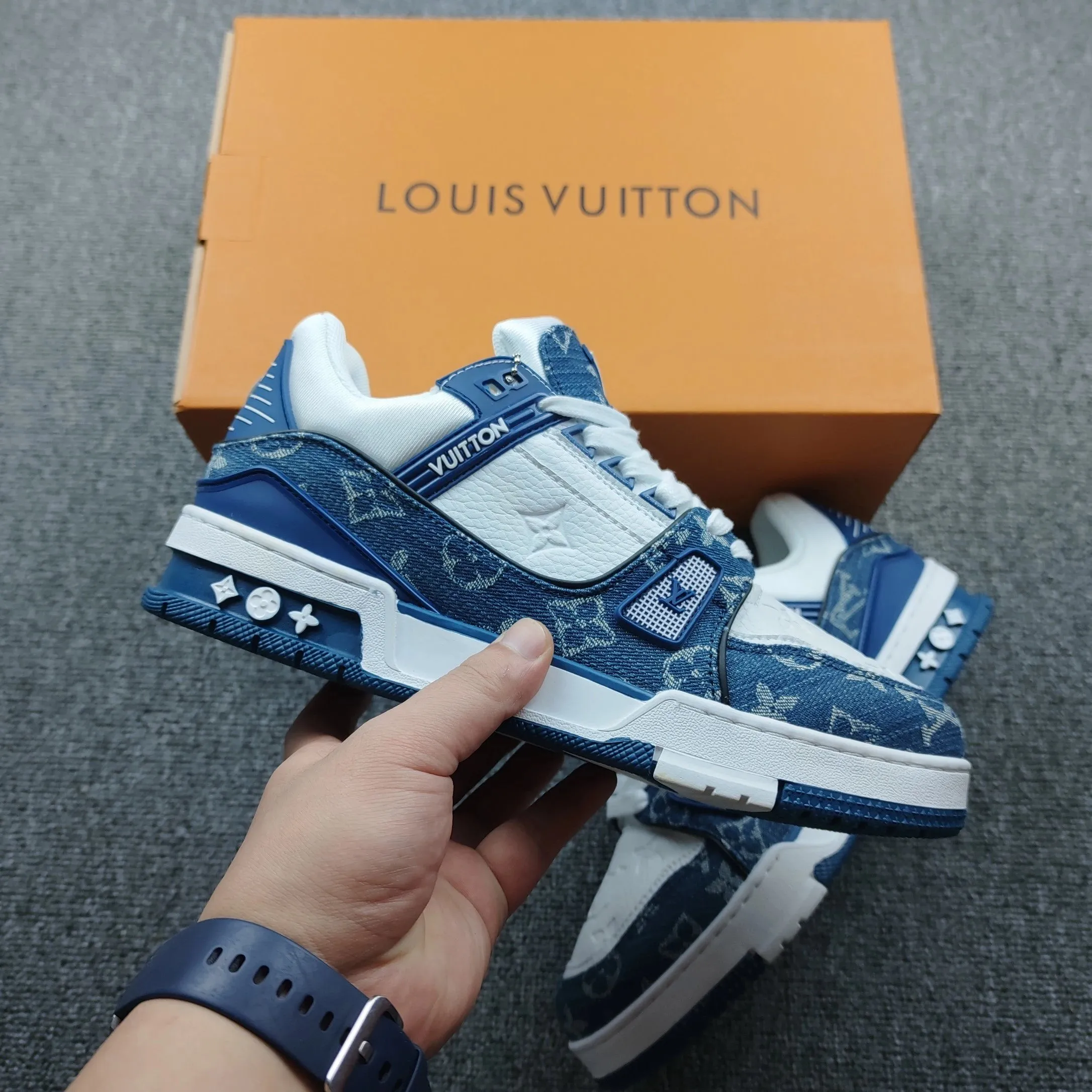 BUNCH OF LV TRAINERS