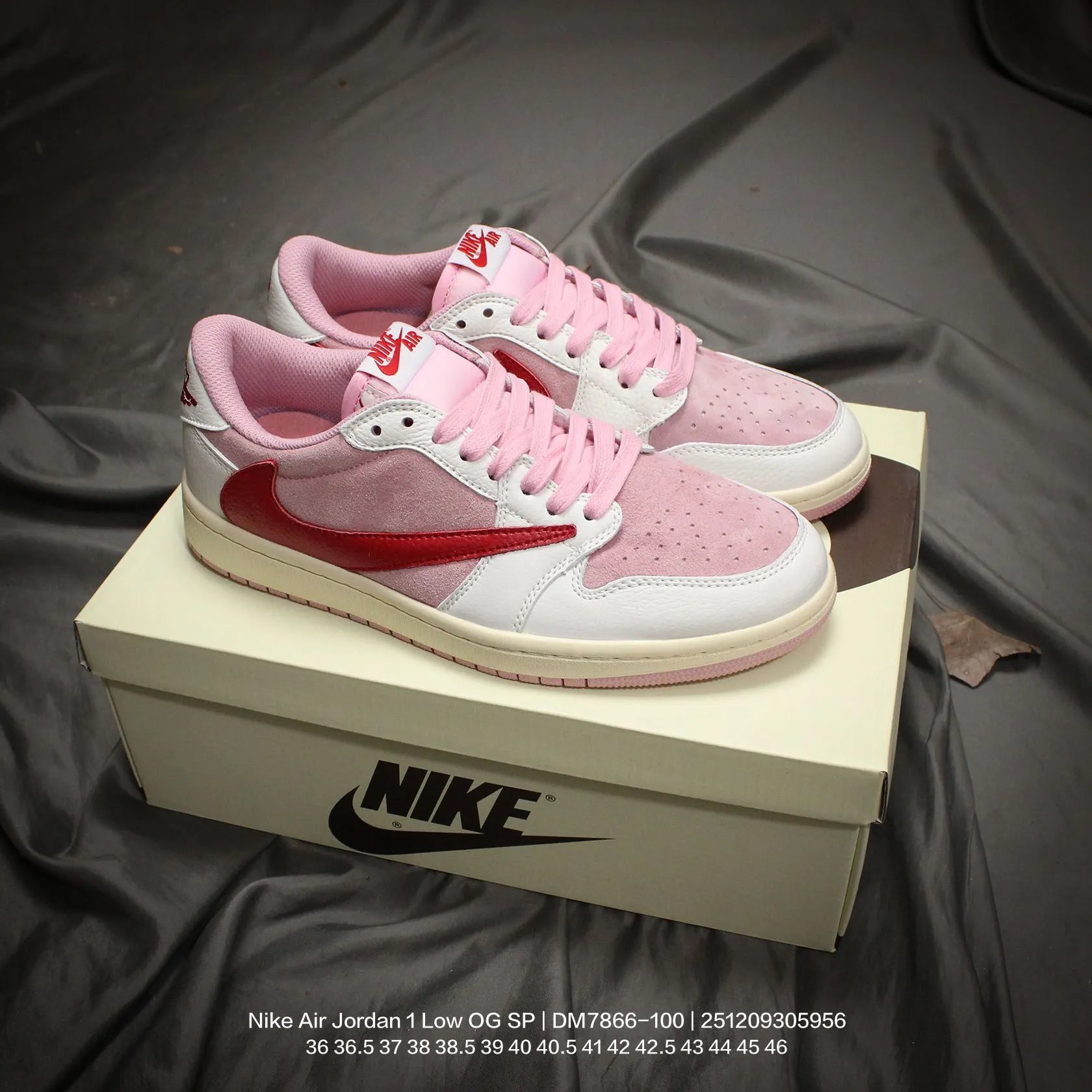 Nike Dunk Low Collab Sneakers